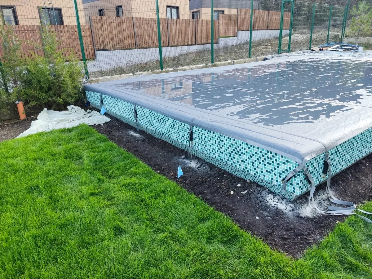 Батутное покрывало на бассейне в Красногорске